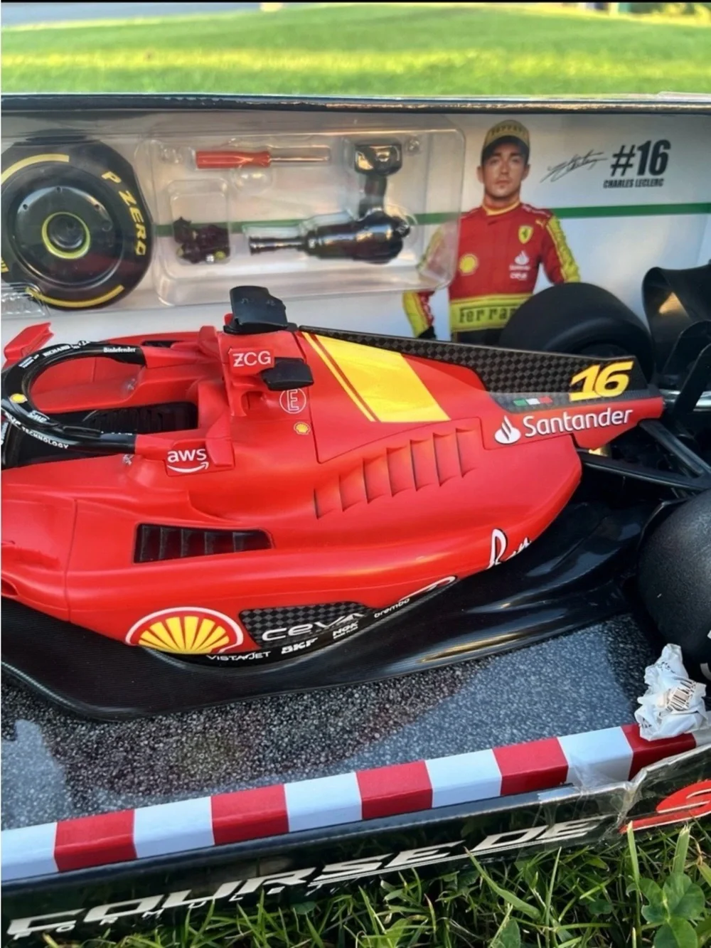 MAISTO  1/10 Ferrari Red and Yellow Formula Racing Car Toy Authentic Sound
